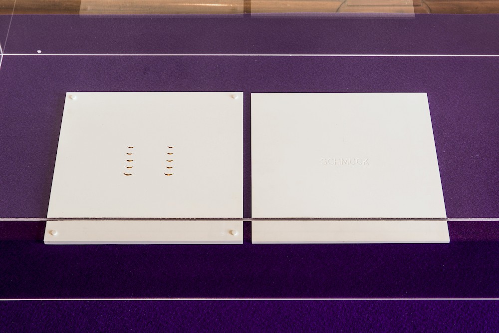 Work no. 278. Gold under my fingernails