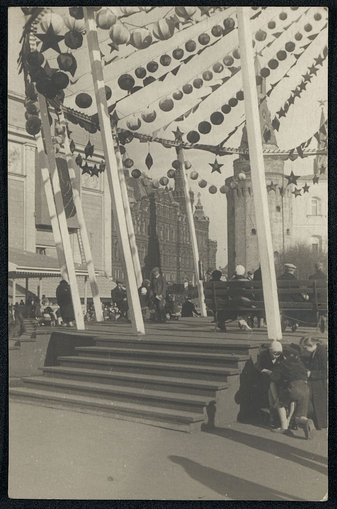 Compendium Soviet Union (F/SU), 1931–37, descr. on reverse: Merry M(oscow), 1.5.1937