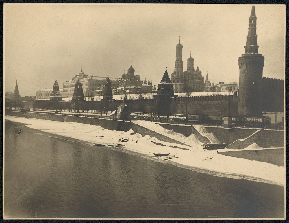 Compendium Soviet Union (F/SU), Moscow and surrounding area, 1931–37, river Moskwa and Kremlin