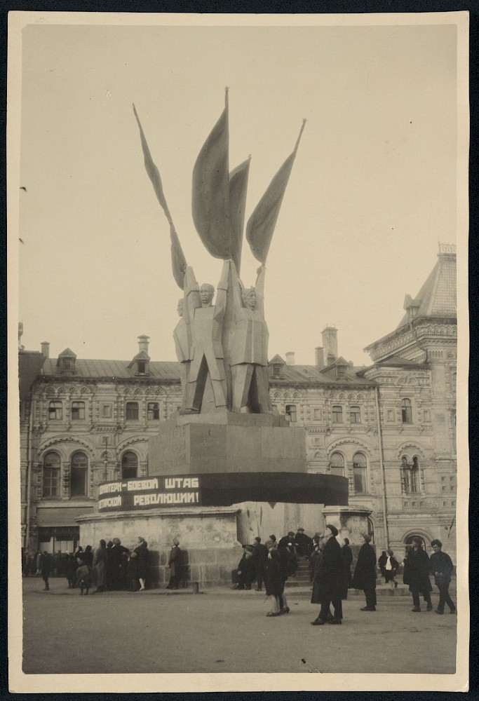 Compendium Soviet Union (F/SU), Moscow and surrounding area, 1931–37, Nikolai Kusnezow "International Solidarity", Red Square, Moscow (1932?)