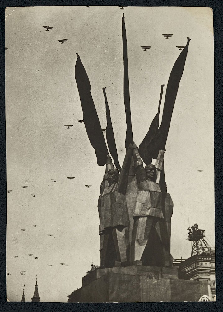 Compendium Soviet Union (F/SU), Moscow and surrounding area, 1931–37, Desc. on reverse: Moscow, 1 May 1932 (Sojusfoto)